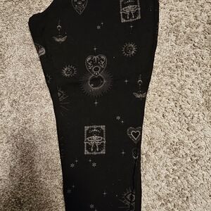 EUC Torrid Black Mystical Pattern Leggings Sz 2